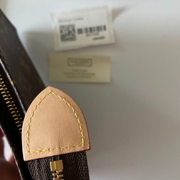 Louis Vuitton Toiletry Pouch 15 - Picture 7 of 11
